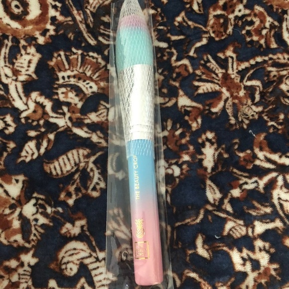 The Beauty Crop Fineapple Powder Brush F203 - Picture 7 of 10